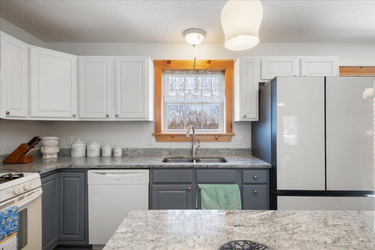 6 Dawns Way Swanton, VT 05488 - Photo 13 of 58