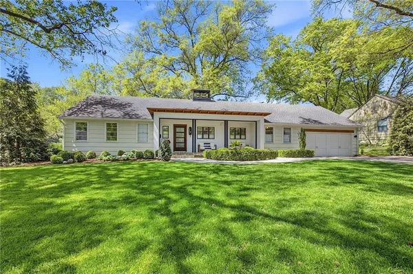 $1,300,000 | 9526 Manor Road, Leawood, KS 66206