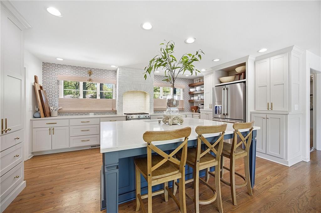 9526 Manor Road Leawood, KS 66206 - Photo 12 of 51