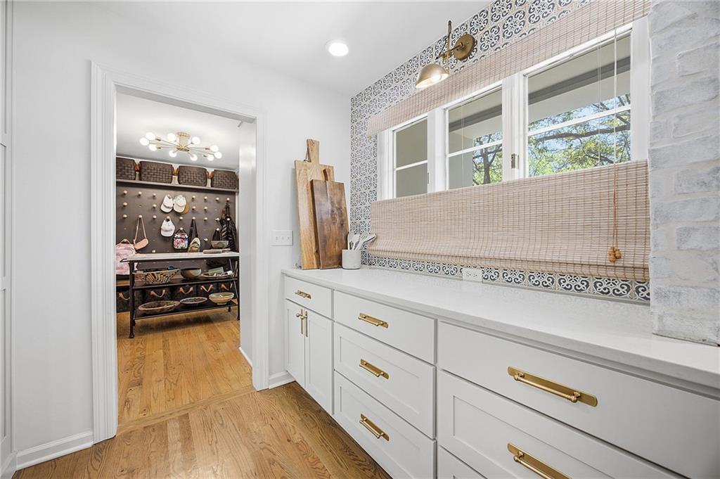 9526 Manor Road Leawood, KS 66206 - Photo 15 of 51