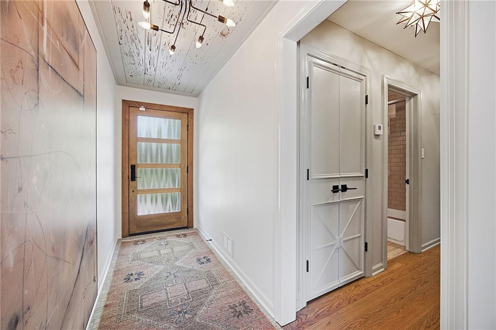 9526 Manor Road Leawood, KS 66206 - Photo 17 of 51