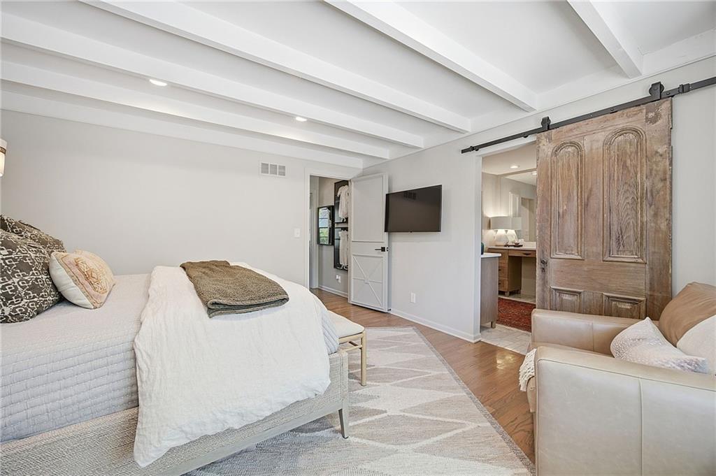 9526 Manor Road Leawood, KS 66206 - Photo 19 of 51