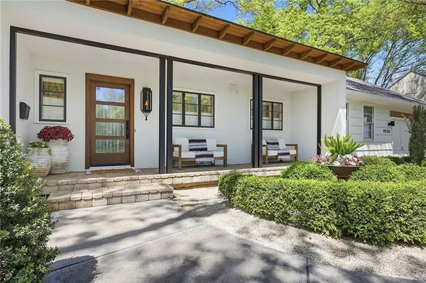 $1,300,000 | 9526 Manor Road, Leawood, KS 66206