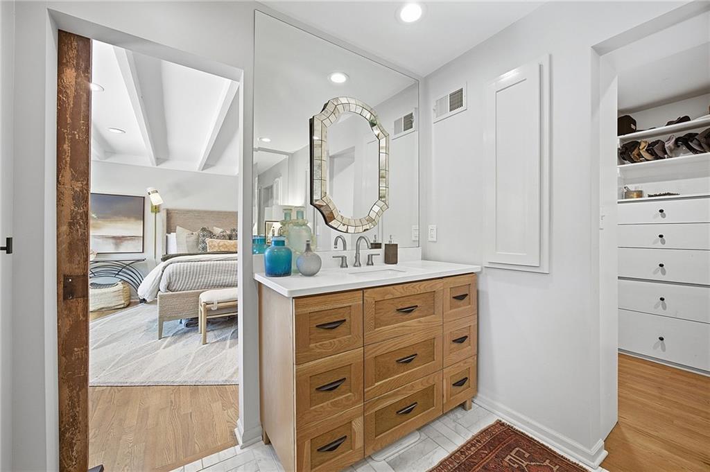 9526 Manor Road Leawood, KS 66206 - Photo 22 of 51