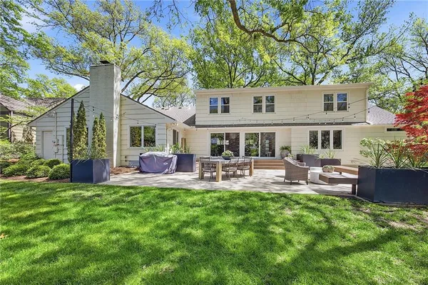 $1,300,000 | 9526 Manor Road, Leawood, KS 66206
