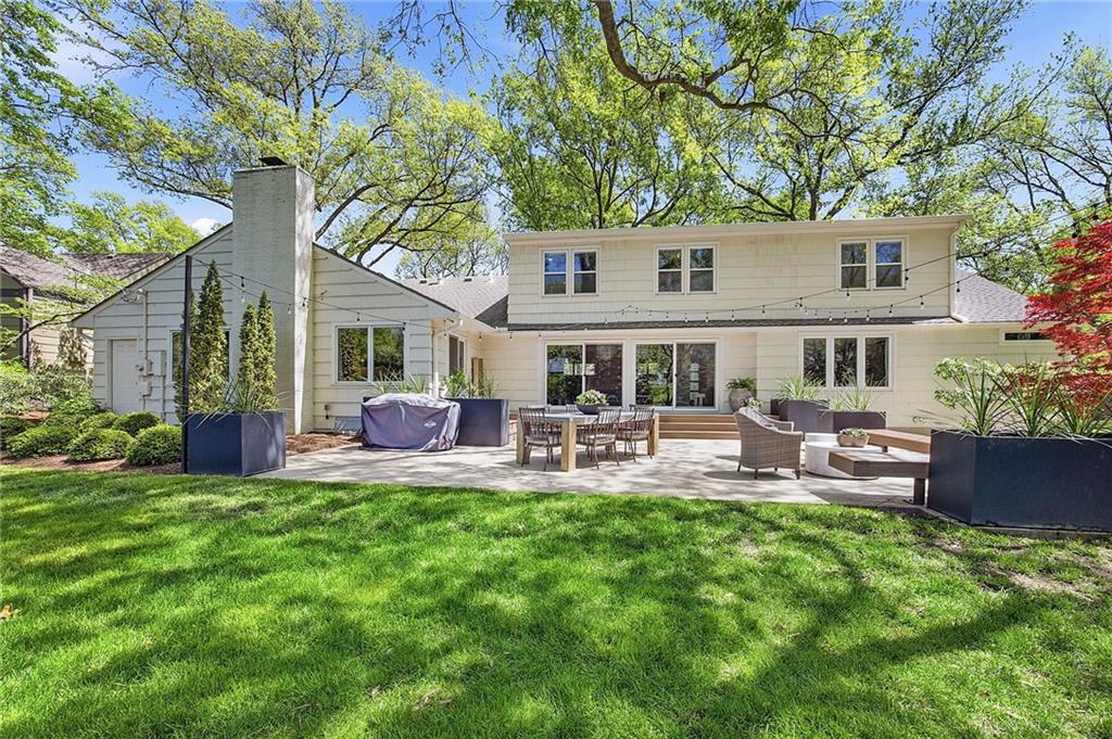 9526 Manor Road Leawood, KS 66206 - Photo 3 of 51