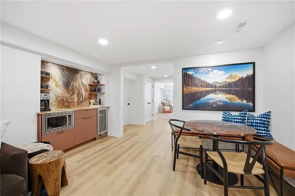 $1,300,000 | 9526 Manor Road, Leawood, KS 66206