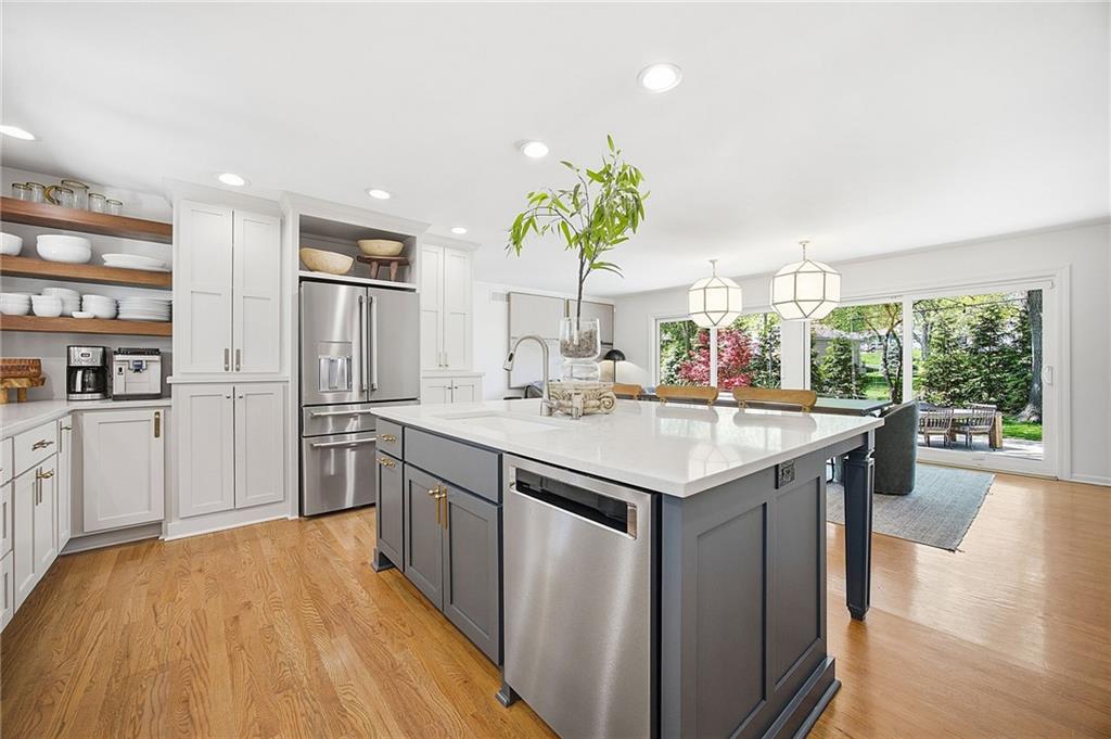 9526 Manor Road Leawood, KS 66206 - Photo 6 of 51