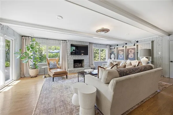 $1,300,000 | 9526 Manor Road, Leawood, KS 66206