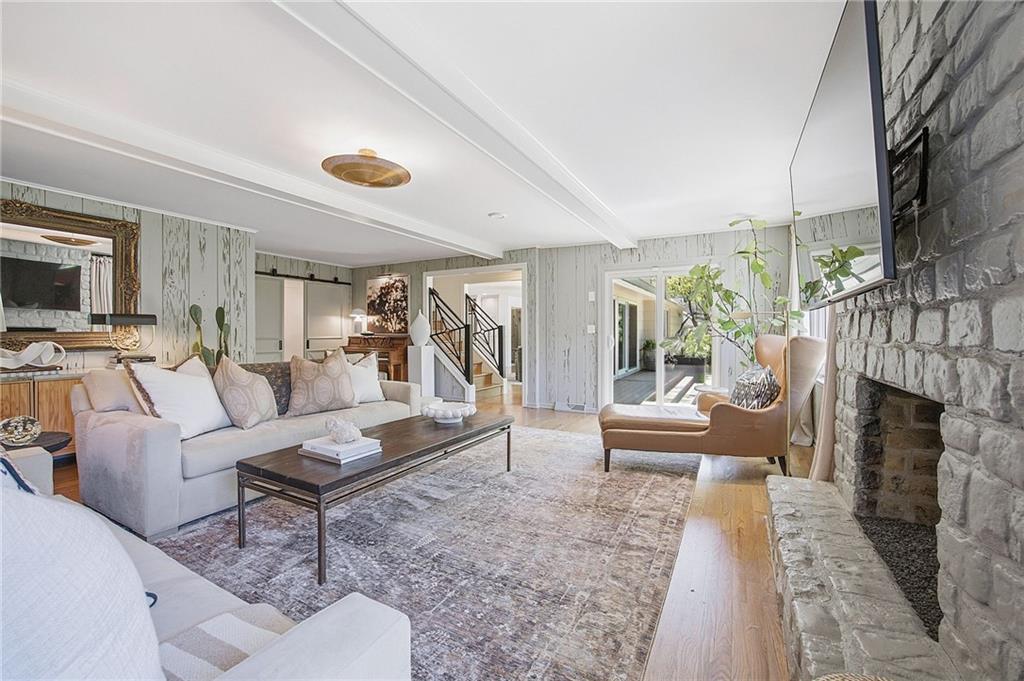 9526 Manor Road Leawood, KS 66206 - Photo 8 of 51