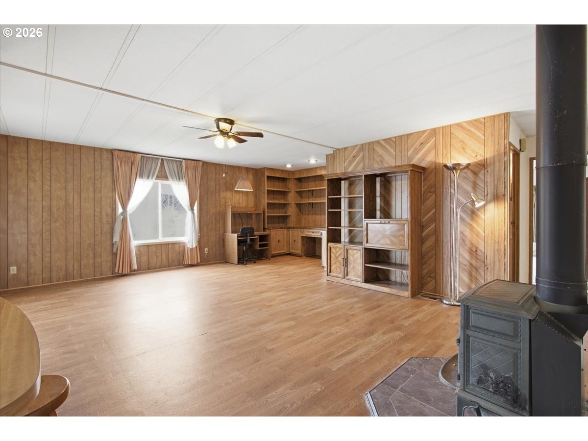 5422 Portland Road Northeast, Unit 104 Salem, OR 97305 - Photo 11 of 40 Family Room