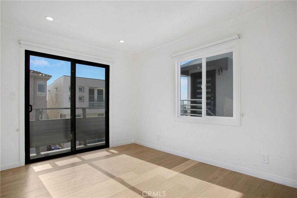 127 40th Street Manhattan Beach, CA 90266 - Photo 13 of 29 a view of an empty room with glass door