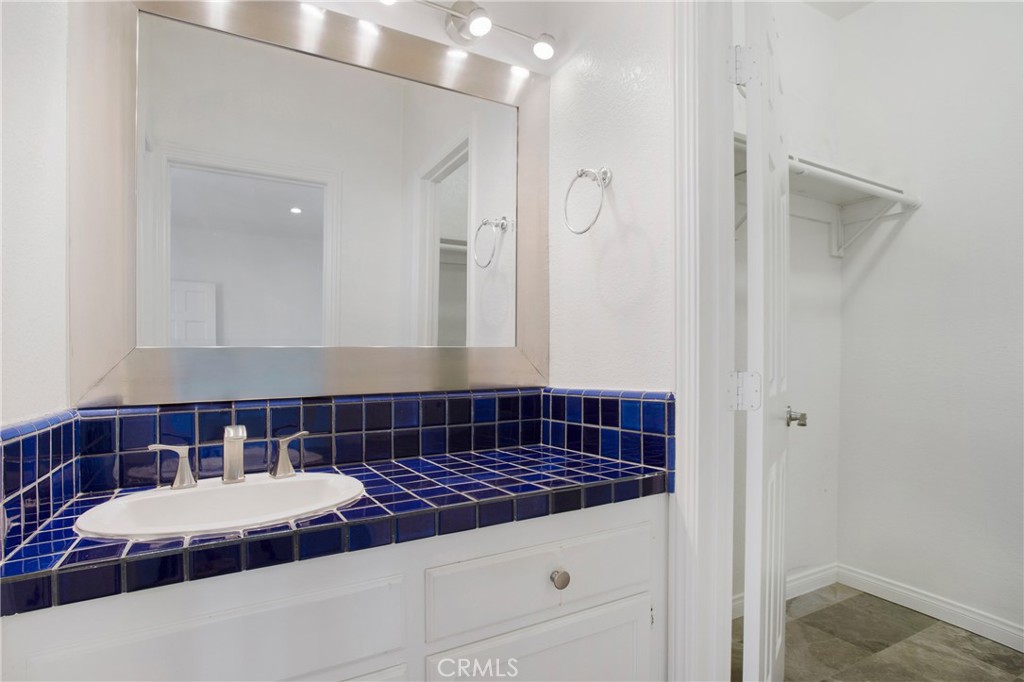 127 40th Street Manhattan Beach, CA 90266 - Photo 17 of 29 a bathroom with a bathtub and a shower