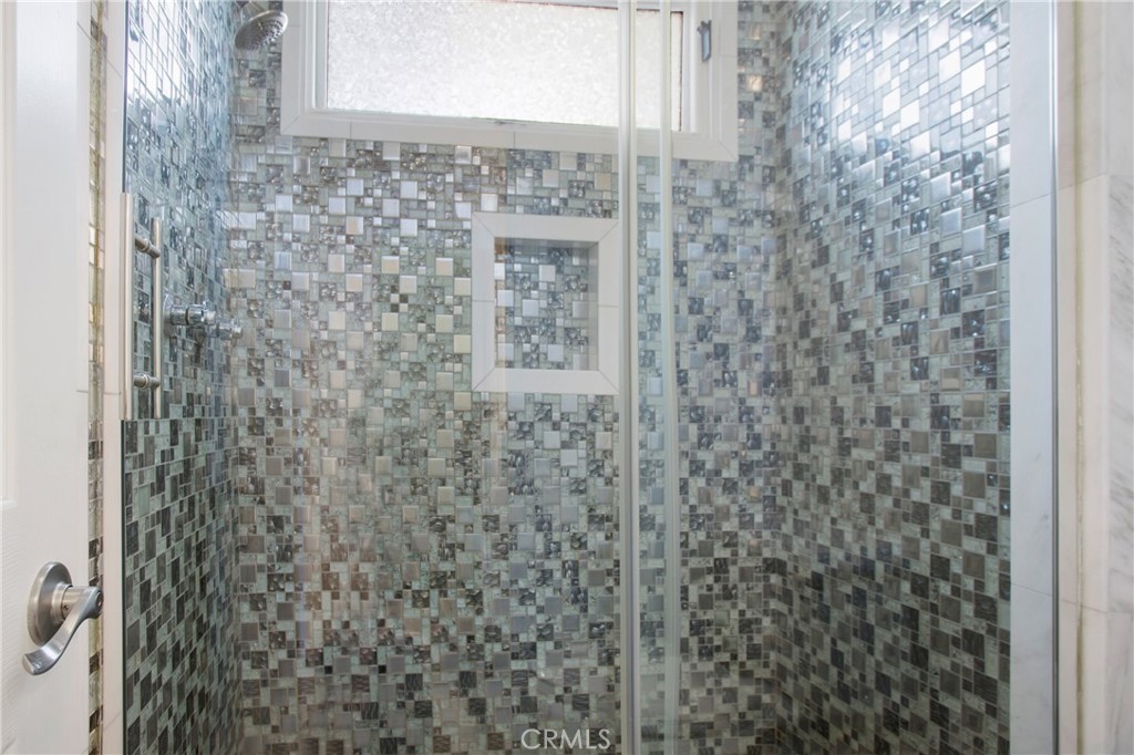 127 40th Street Manhattan Beach, CA 90266 - Photo 18 of 29 a bathroom with a shower curtain