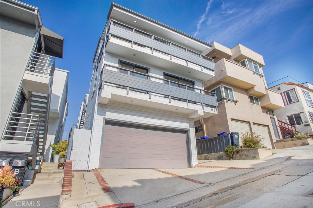 127 40th Street Manhattan Beach, CA 90266 - Photo 29 of 29 front view of a building