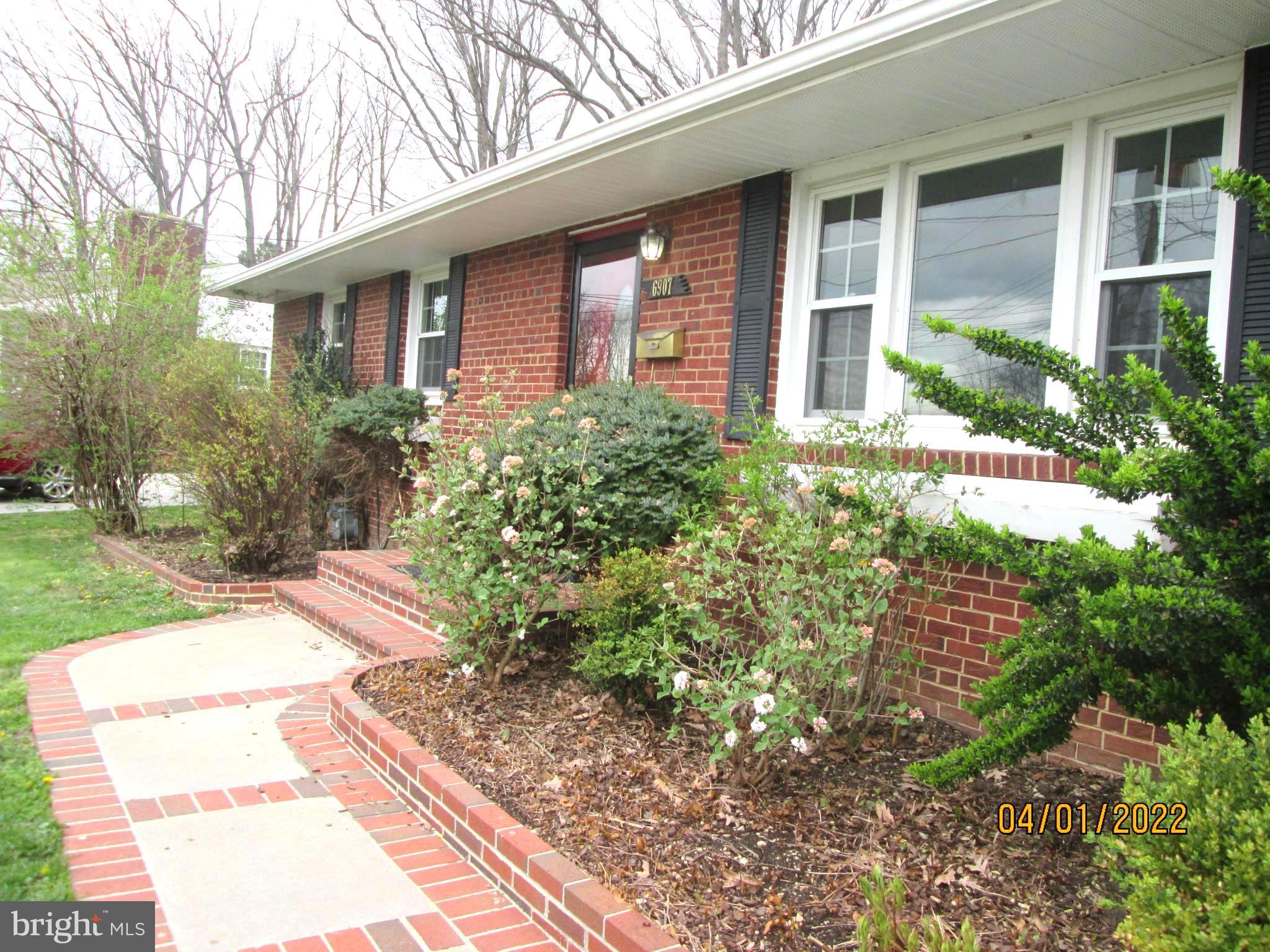 6907 Ruskin Street Springfield, VA 22150 - Photo 2 of 31