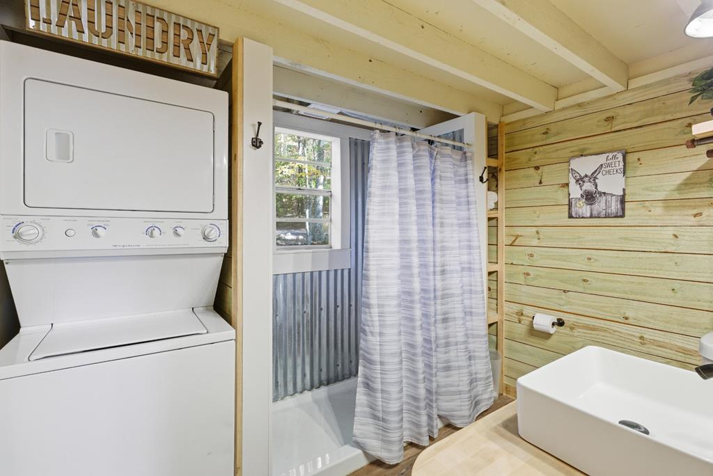 5240 Squirrel Hunting Road Blairsville, GA 30512 - Photo 15 of 40 a bathroom with a toilet and a shower