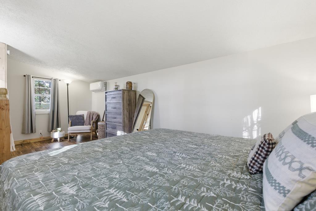 5240 Squirrel Hunting Road Blairsville, GA 30512 - Photo 18 of 40 a view of a livingroom with furniture