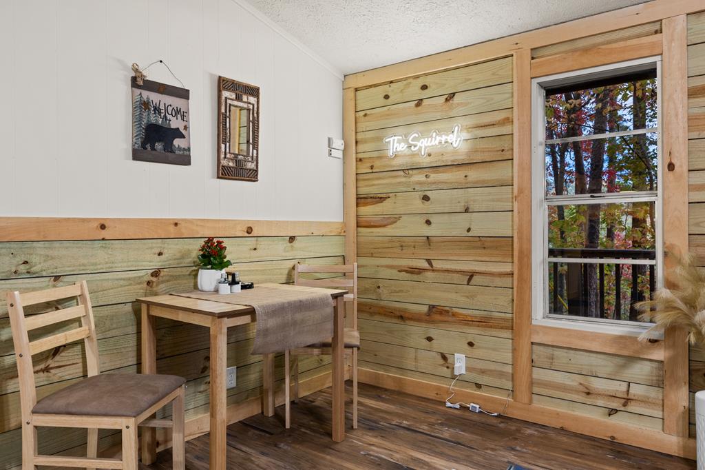 5240 Squirrel Hunting Road Blairsville, GA 30512 - Photo 35 of 40 a room with a table and chairs