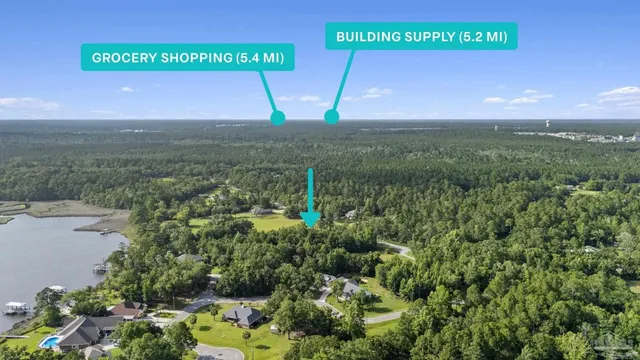 a view of a back yard