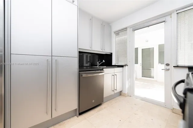 $4,350 | 212 Washington Avenue, Unit 9, Miami Beach, FL 33139