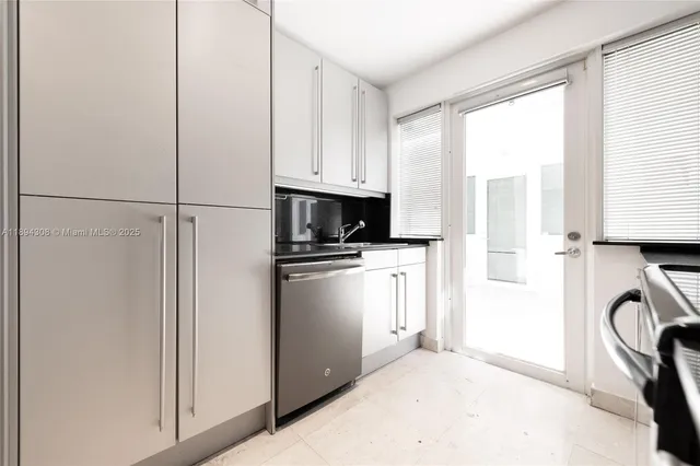 $4,350 | 212 Washington Avenue, Unit 9, Miami Beach, FL 33139