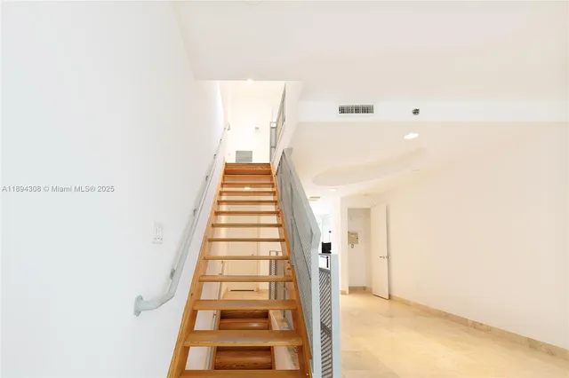 $4,350 | 212 Washington Avenue, Unit 9, Miami Beach, FL 33139