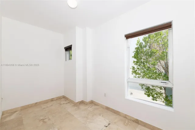 $4,350 | 212 Washington Avenue, Unit 9, Miami Beach, FL 33139