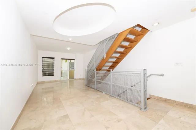 $4,350 | 212 Washington Avenue, Unit 9, Miami Beach, FL 33139