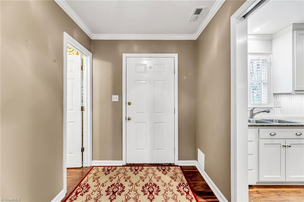 1616 Ternberry Road High Point, NC 27262 - Photo 4 of 28 Gallery Image 4