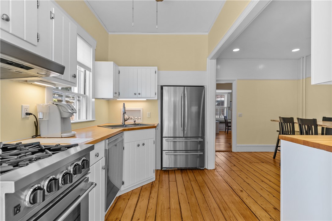 58 2nd Street Newport, RI 02840 - Photo 10 of 39
