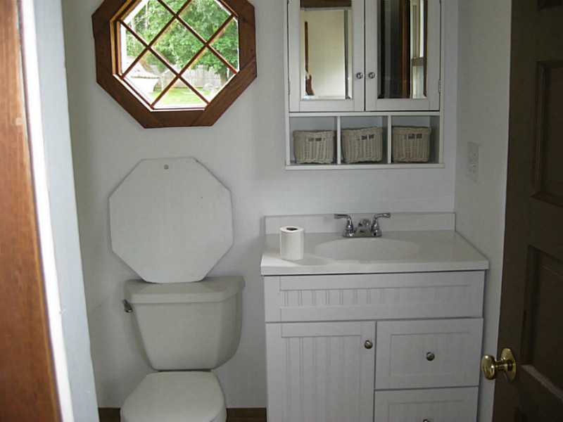314 Knotty Oak Road Coventry, RI 02816 - Photo 12 of 20 Bathroom.