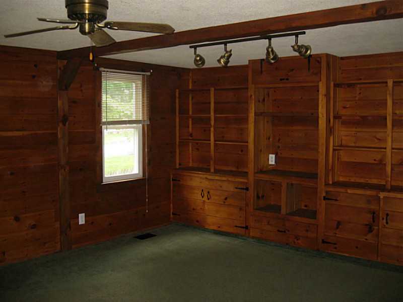 314 Knotty Oak Road Coventry, RI 02816 - Photo 10 of 20 Living Room.