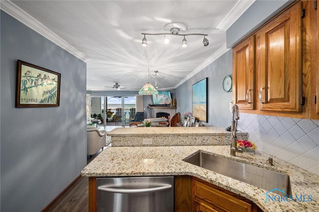 5503 Bay Shore Road Oregon, OH 43616 - Photo 9 of 41 Gallery Image 9