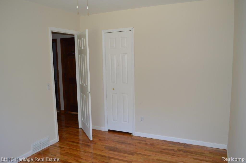 5462 Greenfield Road Brighton, MI 48114 - Photo 16 of 28 46493.jpg