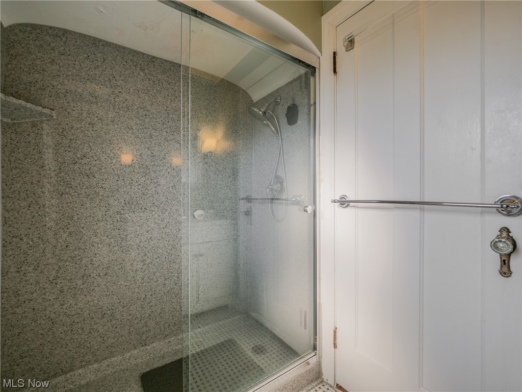 3461 Doris Road Cleveland, OH 44111 - Photo 21 of 26 Gallery Image 21