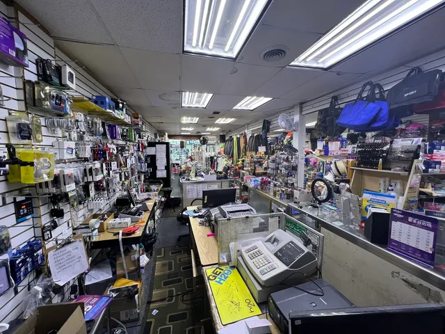 $455,000 | 6513 North Clark Street, Chicago, IL 60626