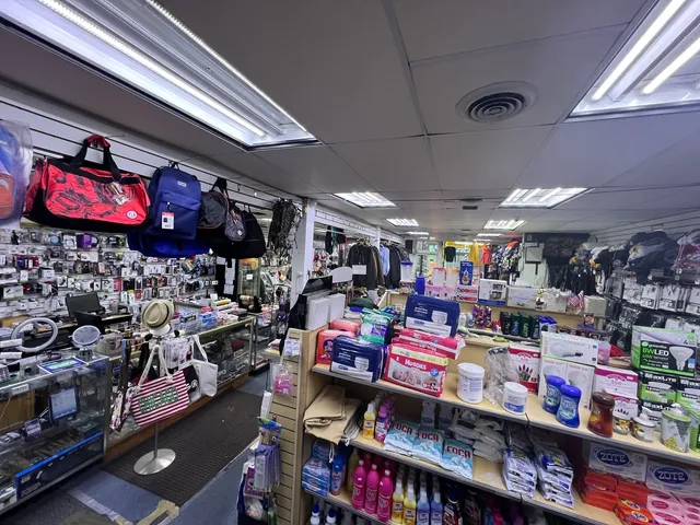 $455,000 | 6513 North Clark Street, Chicago, IL 60626