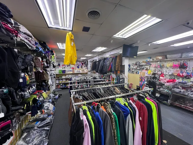 $455,000 | 6513 North Clark Street, Chicago, IL 60626