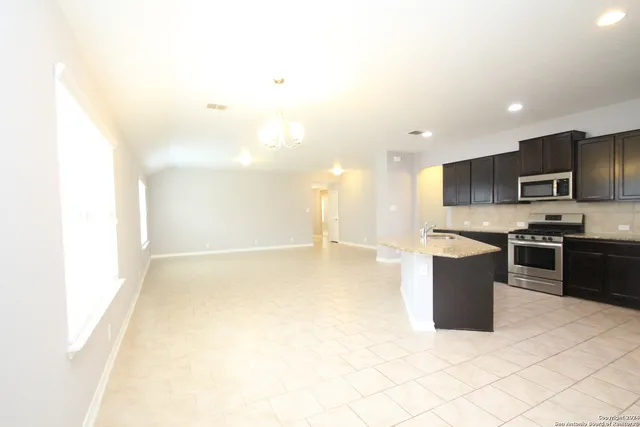 $1,800 | 15243 Field Sparrow, San Antonio, TX 78253