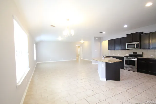 $1,800 | 15243 Field Sparrow, San Antonio, TX 78253