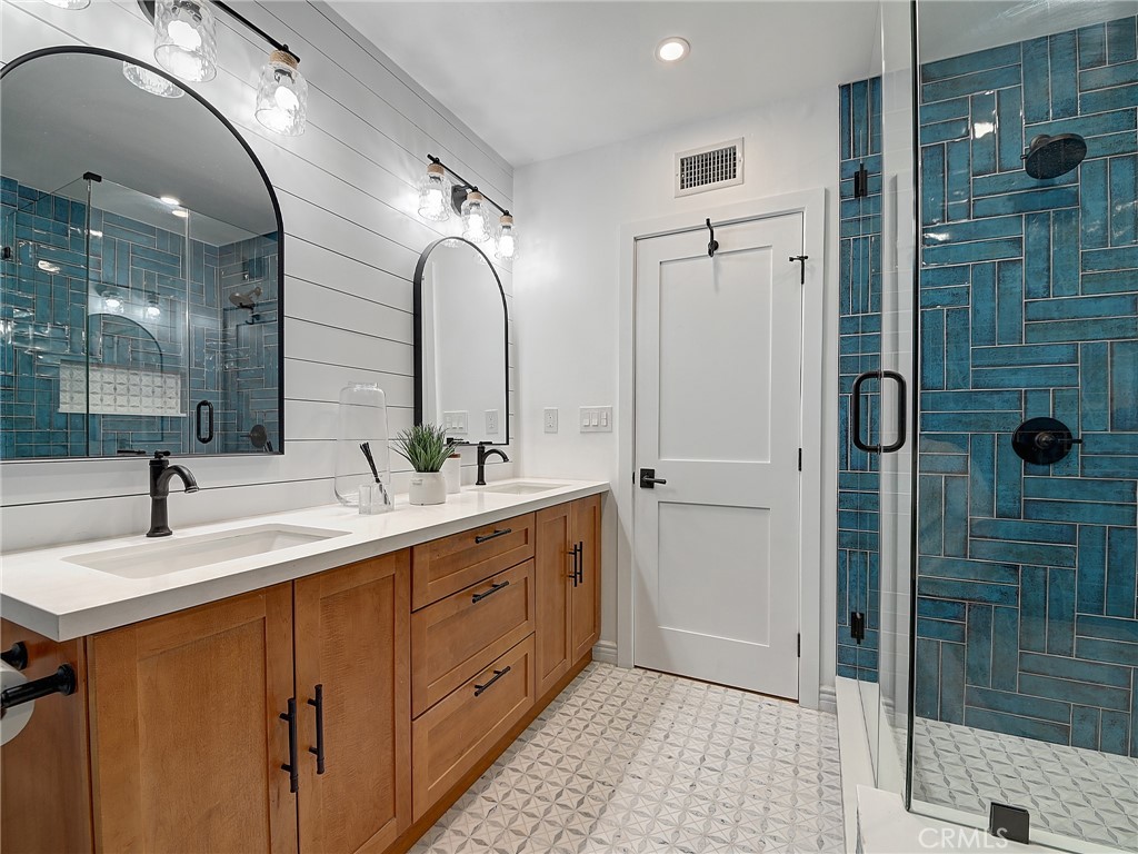 46 Empty Saddle Road Rolling Hills Estates, CA 90274 - Photo 45 of 75 Hall Bathroom