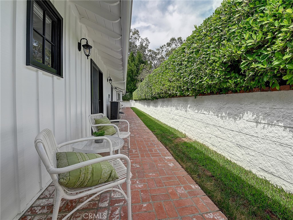 46 Empty Saddle Road Rolling Hills Estates, CA 90274 - Photo 71 of 75 Gated dog walk