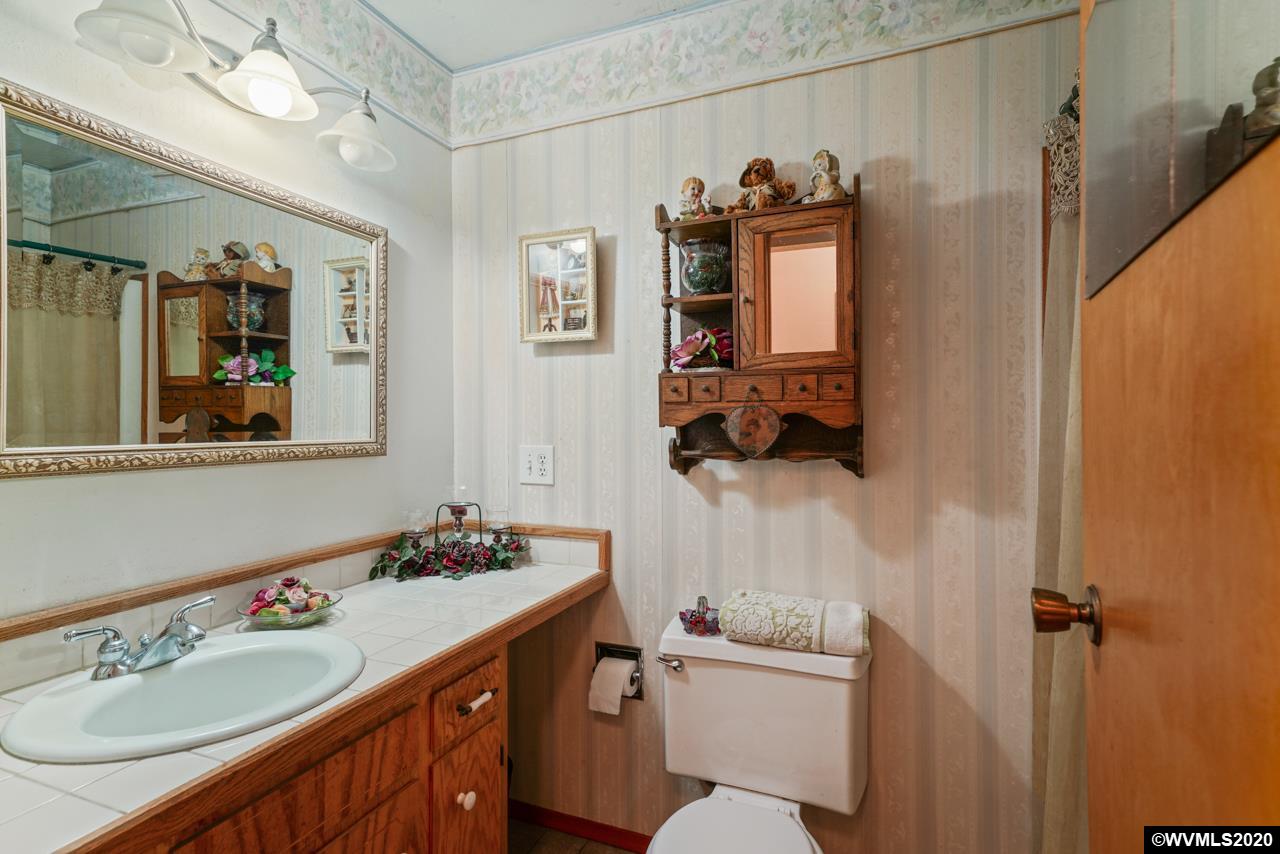 15565 Oakdale Road Dallas, OR 97338 - Photo 23 of 38