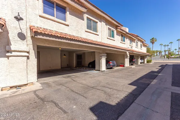 $2,399 | 4328 North 36th Street, Unit 9, Phoenix, AZ 85018