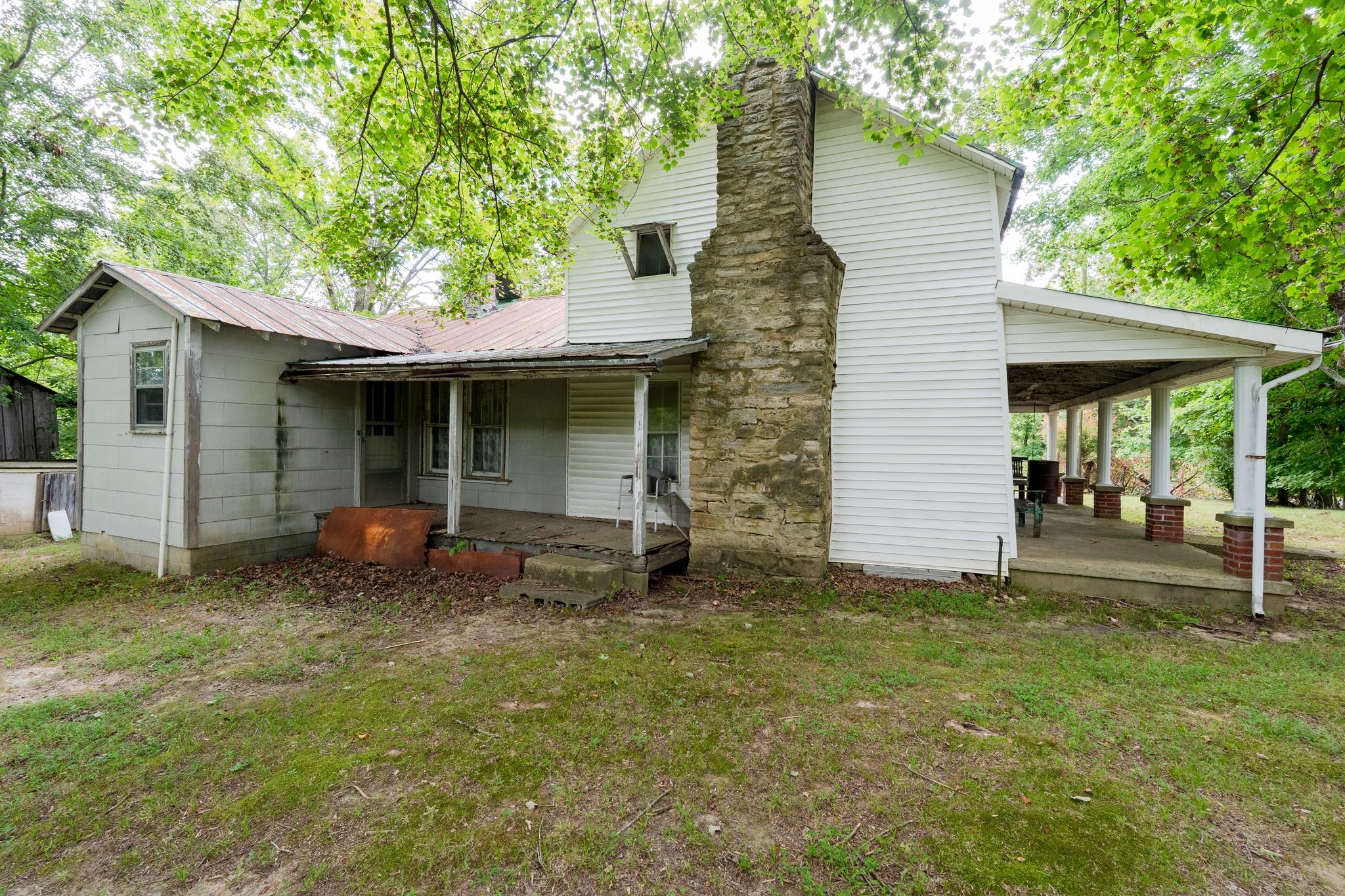 2882 Mobley Ridge Road Duck River, TN 38454 - Photo 7 of 70 a backyard of a house with table and chairs