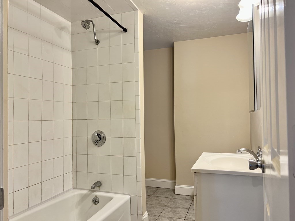 41 Harbor Street, Unit 3 Salem, MA 01970 - Photo 12 of 20 a bathroom with a sink a mirror and a bathtub