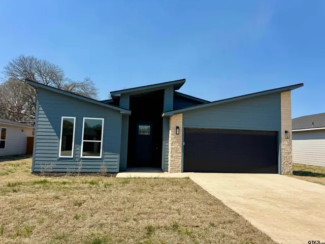 $2,250 | 15532 Greenhouse Way, Lindale, TX 75771