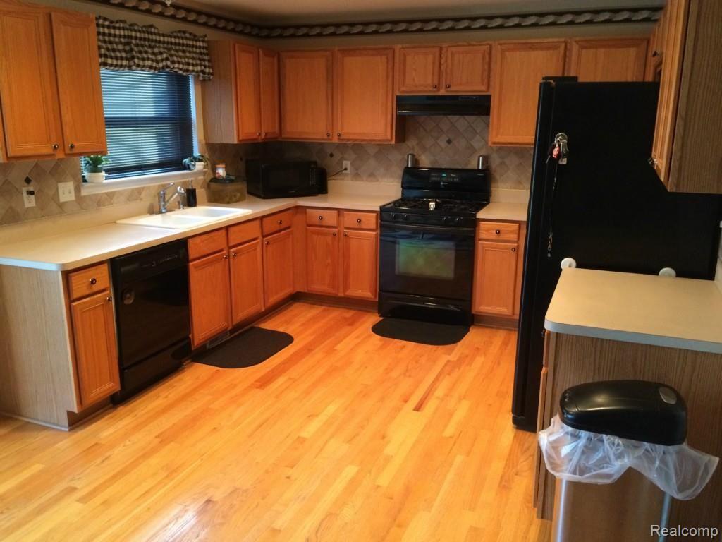 51549 Promenade Lane New Baltimore, MI 48047 - Photo 5 of 30 kitchen 3.jpg