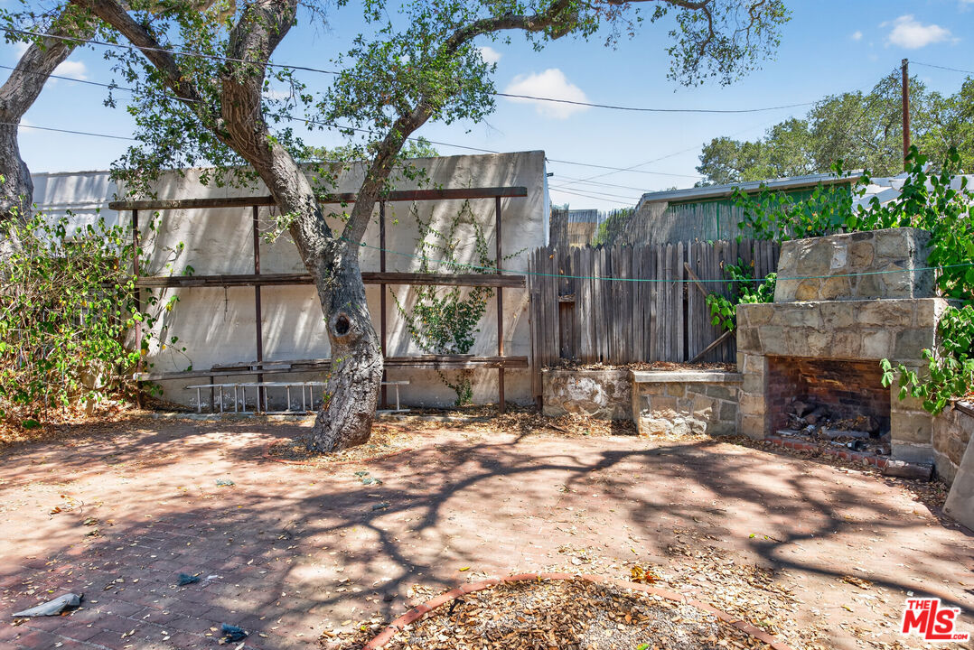1005 Laurel Road Santa Paula, CA 93060 - Photo 16 of 37